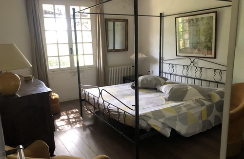 Quartier des Espesses House | Comfortable house for 8 + 2 people with pool and old pine trees