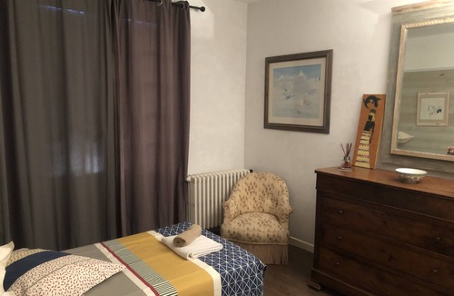 Quartier des Espesses House | Comfortable house for 8 + 2 people with pool and old pine trees