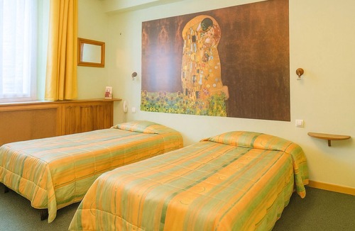 Digne-les-Bains Hotel | Comfortable Stay with Free Parking! Close to Terain de pétanque