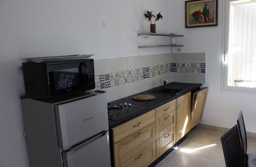 Istres House | Complete accommodation 1st floor of a Provencal house, open view of the ponds