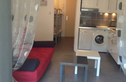 Six-Fours-les-Plages Apartment | Contemporary studio. Feet in the water. Special offer from 27/07 to 02/08