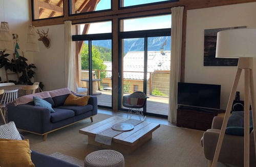 Puy-Saint-Eusebe Ski Chalet | Contemporary chalet on the heights of Lake Serre-ponçon
