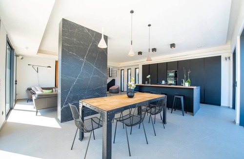 Cavalaire-sur-Mer Villa | Contemporary villa with pool and sea view for 10 people
