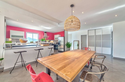 La Trinite Villa | Contemporary villa ideally located between Villefranche and Nice.