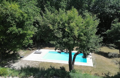 Eguilles Villa | Contemporary Villa in the sky and trees