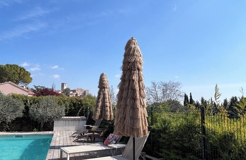 Eguilles Villa | Contemporary villa with swimming pool, unobstructed view - 5 min walk from the village