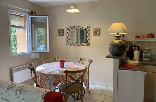 Saint-Saturnin-les-Avignon Apartment | Coquette rental for 2, air conditioning in living room, large plot, private pool