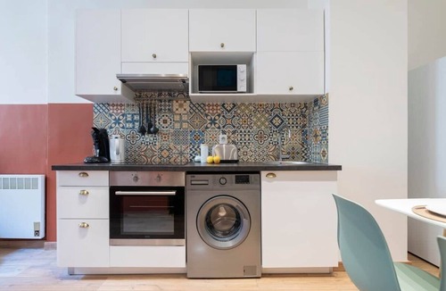Lepante Quarter Apartment | Cosy and Trendy 3 Bedrooms, train/tramway