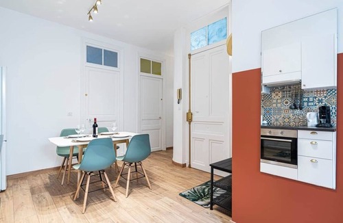 Lepante Quarter Apartment | Cosy and Trendy 3 Bedrooms, train/tramway