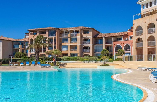 Six-Fours-les-Plages Apartment | Cosy apartment for 4 guests with pool, WIFI, TV and terrace