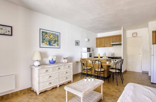 Les Lecques Apartment | Cosy apartment for 4 guests with WIFI, TV, terrace and parking