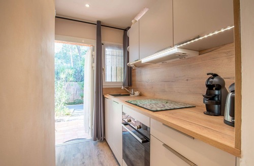 La Croix-Valmer Apartment | Cosy apartment for 4 guests with pool, WIFI, TV and terrace