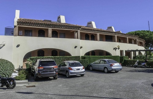 Port Cogolin Apartment | Cosy apartment for 4 guests with WIFI, A/C, TV, terrace, pets allowed and parking
