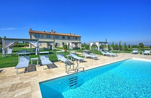 Vinci Apartment | Cosy apartment for 4 guests with pool, A/C, WIFI, TV and panoramic view