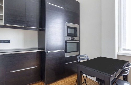 Centro Direzionale Apartment | Cosy apartment for 6 guests with A/C, WIFI, TV and balcony