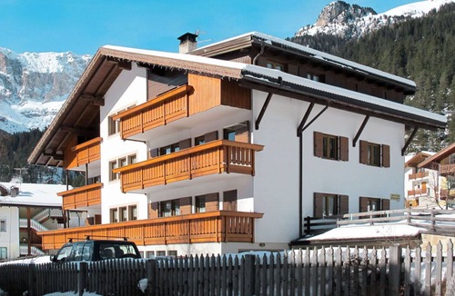 Campestrin Apartment | Cosy apartment for 8 guests with WIFI, TV, balcony, pets allowed and parking