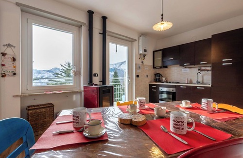 Pessinetto Apartment | Cosy apartment for 6 people with hot tub, WIFI, balcony, pets allowed and panoramic view