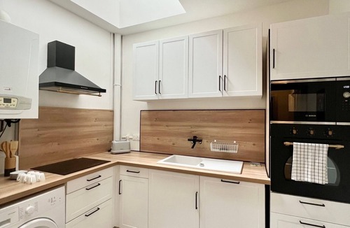 Avignon City Centre Apartment | Cosy apartment in the city center, near the train station! Pets allowed