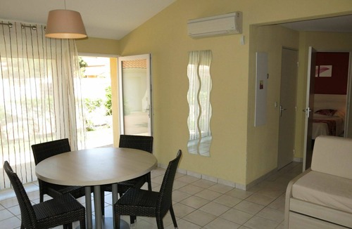 Torreilles House | Cosy apartment in villa for 8 people with pool, A/C, WIFI, TV, patio and pets allowed