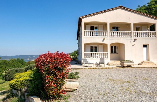 Bauduen Villa | Cosy apartment in villa for 6 people with WIFI, TV, balcony, pets allowed and panoramic view