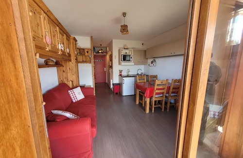 Selonnet Apartment | Cosy apartment, superb view at the foot of the slopes.
