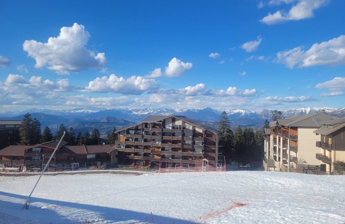 Selonnet Apartment | Cosy apartment, superb view at the foot of the slopes.