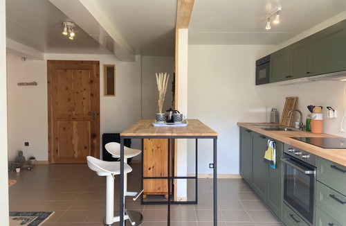 Saint-Vincent-les-Forts Apartment | Cosy garden-level T2 apartment in village farmhouse, near lake and mountains