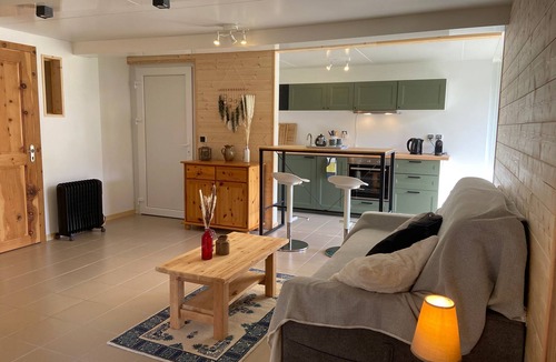Saint-Vincent-les-Forts Apartment | Cosy garden-level T2 apartment in village farmhouse, near lake and mountains