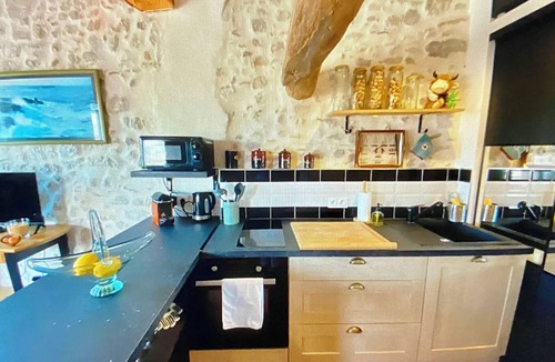 Roquefort-les-Pins Apartment | 🌸 Cosy nest with balcony in a natural environment