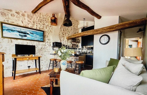 Roquefort-les-Pins Apartment | 🌸 Cosy nest with balcony in a natural environment