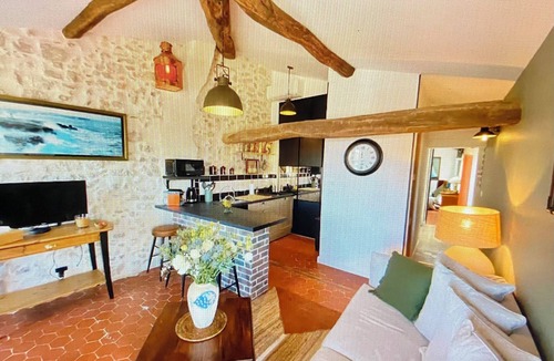Roquefort-les-Pins Apartment | 🌸 Cosy nest with balcony in a natural environment