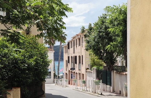 Les Lecques Apartment | Cosy studio 150m from the beach, fully refurbished, close to all amenities on foot
