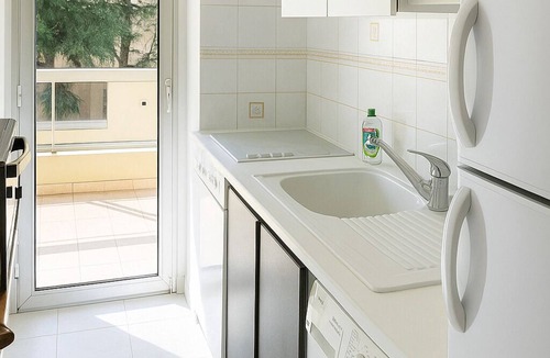 Carnot Apartment | Cosy T2 with air conditioning, pool & parking included. Just 5 minutes from the Croisette!