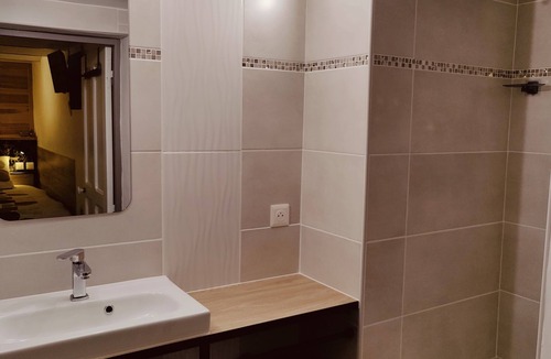 Cavaillon Bed & Breakfast | Cosy & trendy small suite for a stay in beautiful villages! 😎
