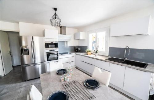 Perols Apartment | COSYFAMILY RDC 6pers-PISCINE-Jacuzzi-Jardin- Barbecue- TopPros Conciergerie Pérols