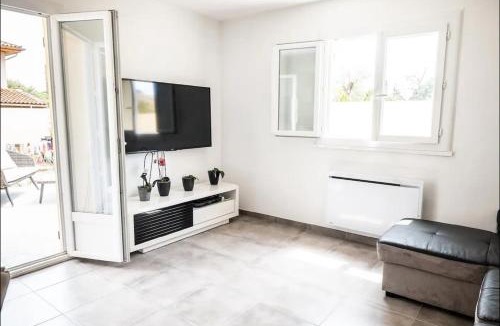 Perols Apartment | COSYFAMILY RDC 6pers-PISCINE-Jacuzzi-Jardin- Barbecue- TopPros Conciergerie Pérols