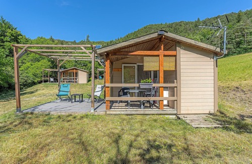 Les Sagnieres House | Cottage “Morgon” with Mountain View, Wi-Fi, and Air Conditioning