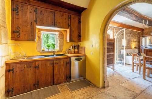 Bonnieux Villa | Country House 'Prieuré Saint Symphorien' with Private Pool, Private Terrace and Wi-Fi