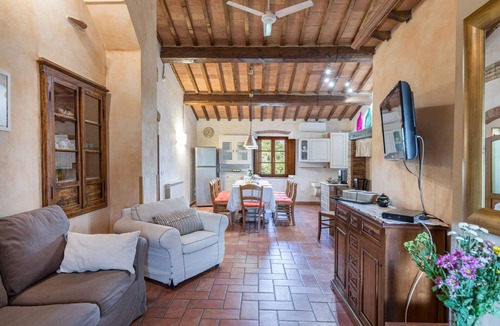 Asciano House | Country house sleeps 10 with pool