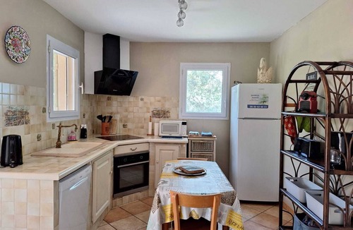 Bonnieux Villa | Country house with large garden and swimming pool overlooking the Luberon