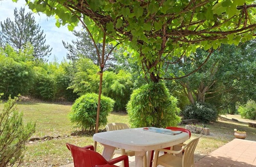 Bonnieux Villa | Country house with large garden and swimming pool overlooking the Luberon