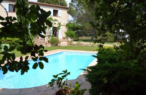 Eguilles Villa | Countryhouse with swimminpool in big, sunny gdn. for 6-9 pers near Aix en Pce