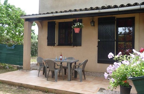 Vidauban Apartment | Cozy 2-bedroom apartment in peaceful Vidauban with AC