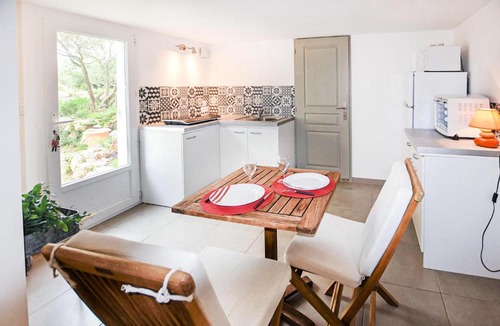 Caumont-sur-Durance Apartment | Cozy Apartment In Caumont-Sur-Durance