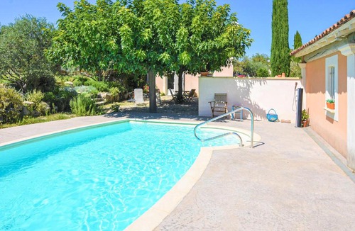 Caumont-sur-Durance Apartment | Cozy Apartment In Caumont-Sur-Durance