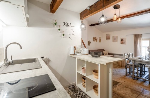 Beaucaire Apartment | Cozy Apartment in the Heart of Beaucaire – Sleeps 2 to 4