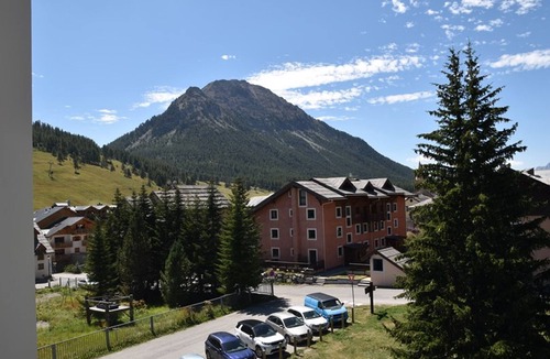 Montgenevre Apartment | Cozy apartment near the slopes with parking in Montgenèvre