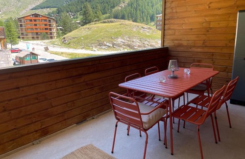 Allos Apartment | Cozy apartment with direct access to slopes, parking, large terrace, pool and hammam