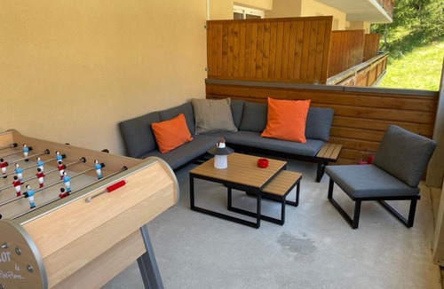 Allos Apartment | Cozy apartment with direct access to slopes, parking, large terrace, pool and hammam