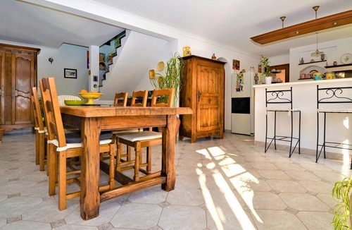 Saint-Quentin-la-Poterie House | Cozy home in Saint Quentin la poter with WiFi